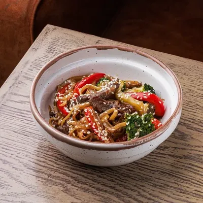Удон с говядиной и овощами